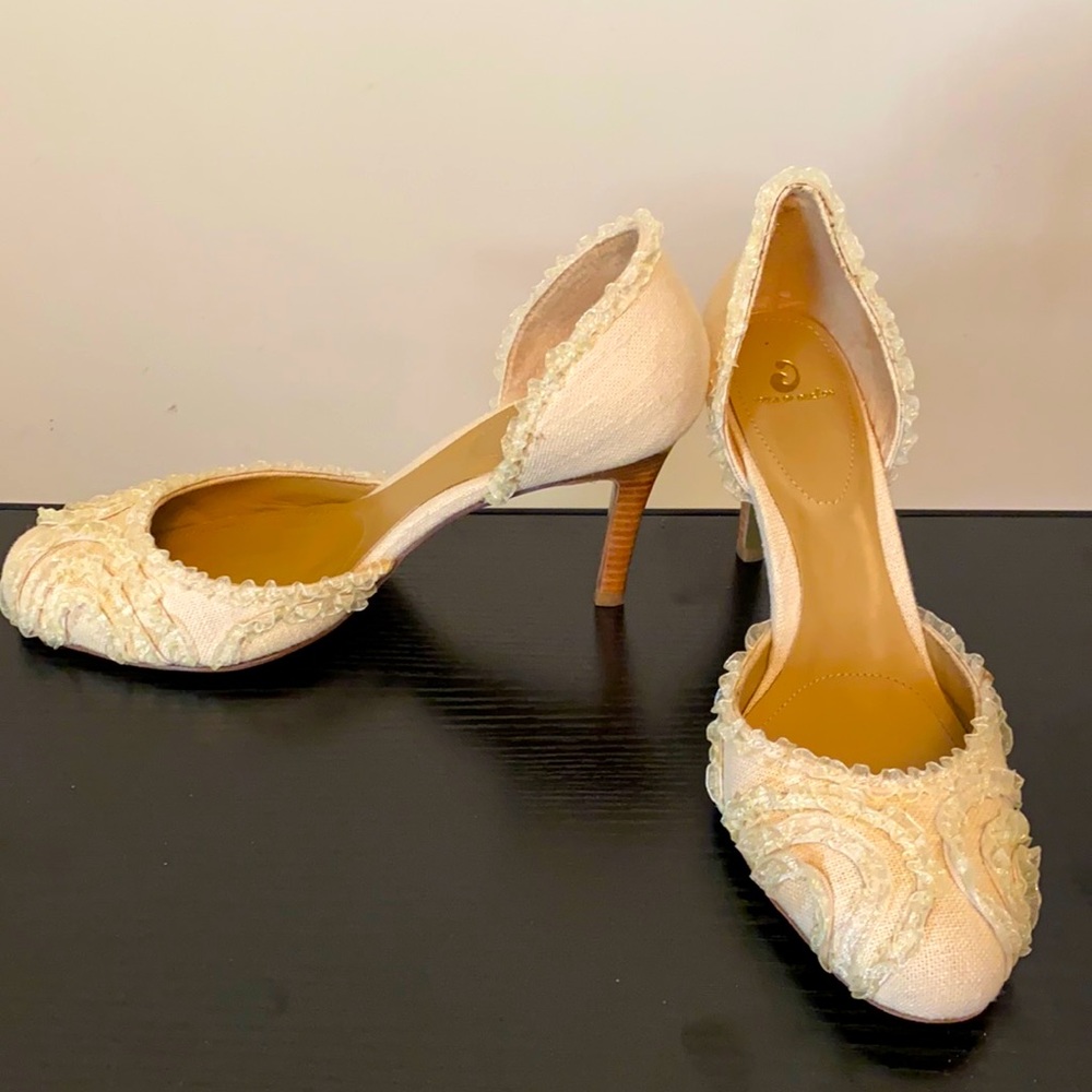 House of Dereon linen cream heels